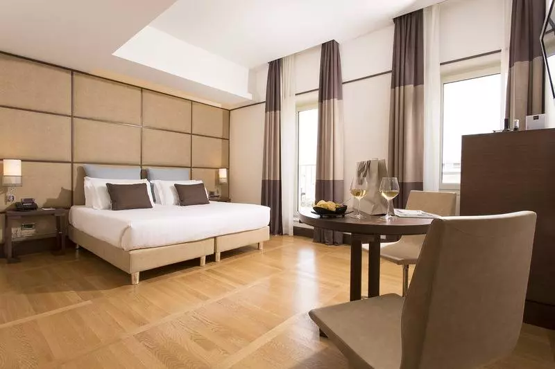 Bisneshuone, Thon Hotel Arena