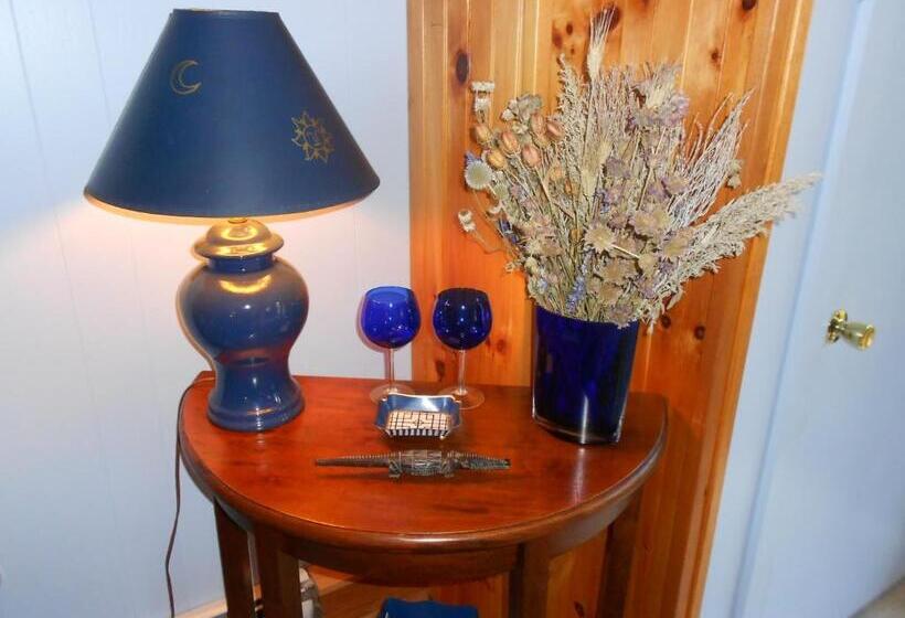 جناح, Cavalier Cottage B&b