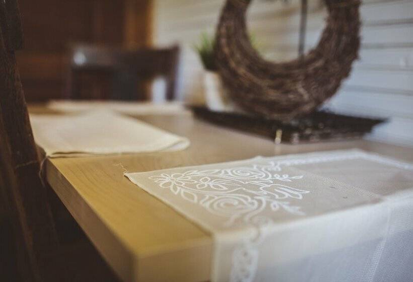 غرفة عائلية, Mt. Rainier Ranch