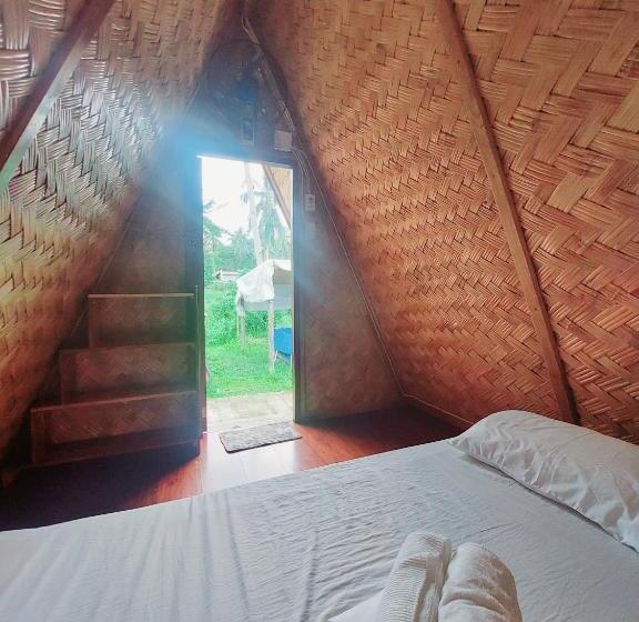 Camera Deluxe, Russell Place