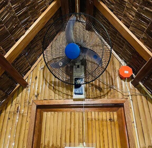 Camera Economy, Russell Place