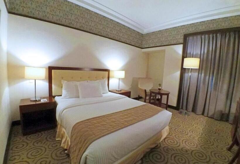 디럭스 룸, The Plaza Hotel Balanga City