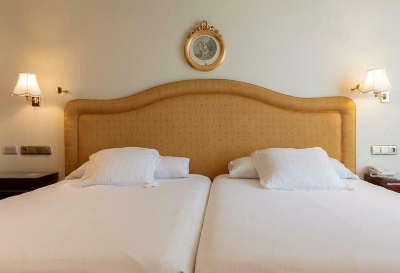 غرفة قياسية, Alameda Palace