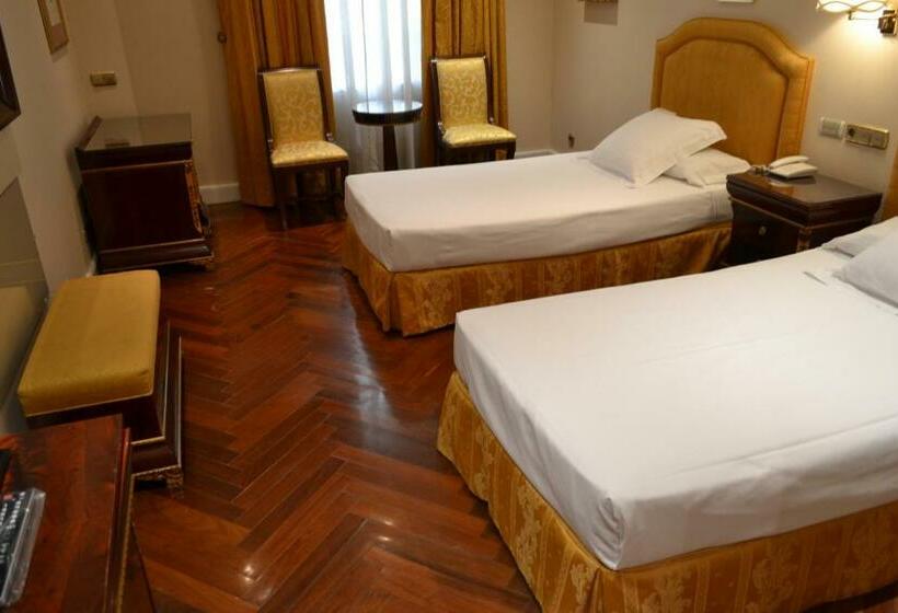 غرفة قياسية, Alameda Palace