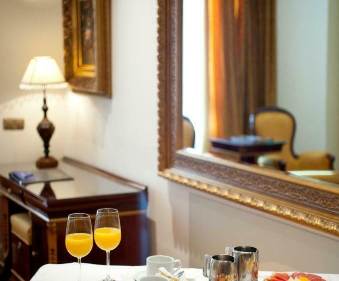 غرفة قياسية, Alameda Palace