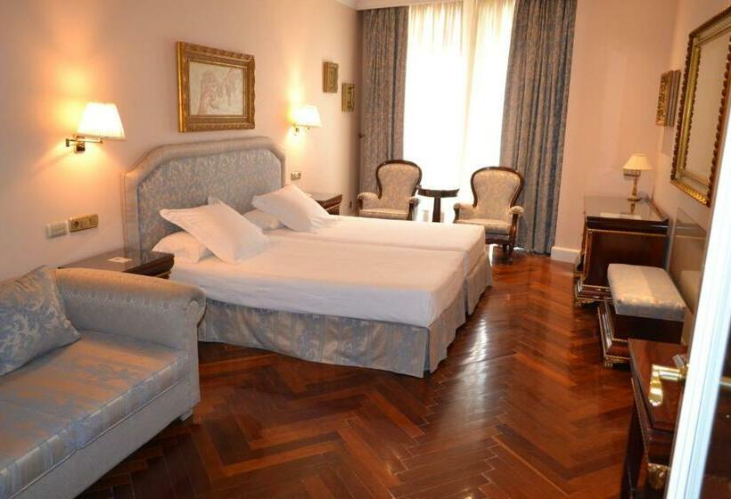 غرفة قياسية, Alameda Palace