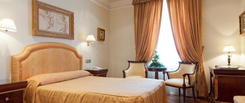 غرفة قياسية, Alameda Palace