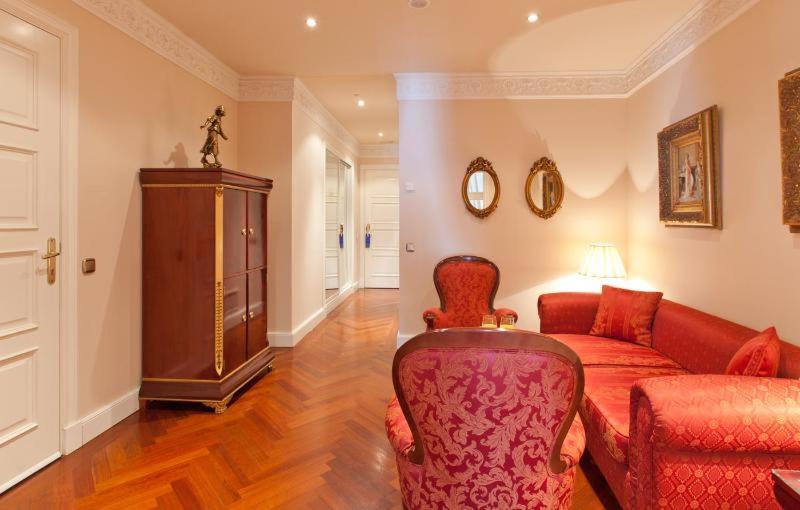 غرفة قياسية, Alameda Palace