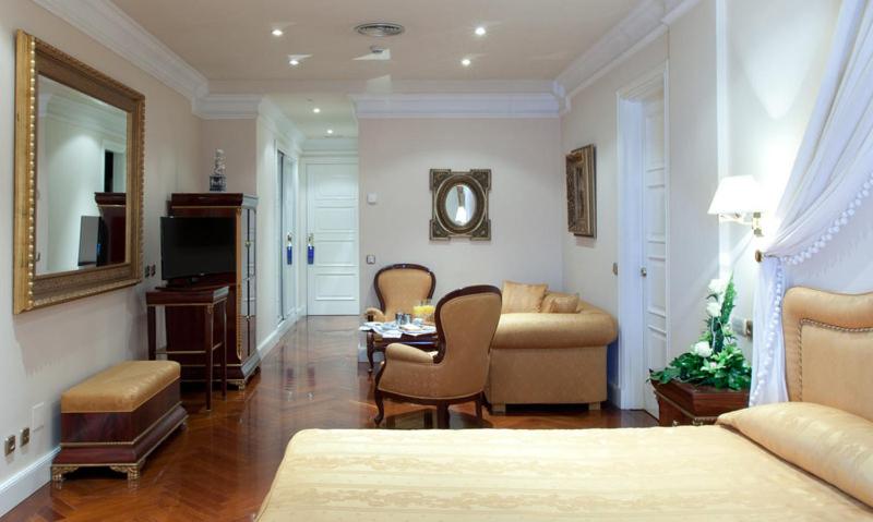 غرفة قياسية, Alameda Palace