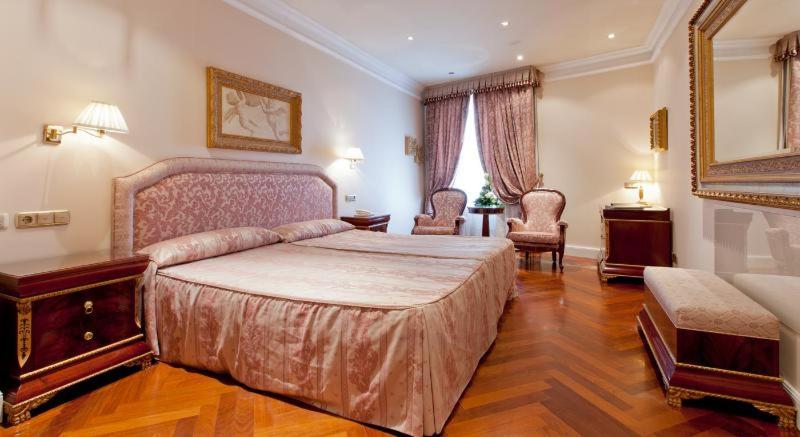 غرفة قياسية, Alameda Palace