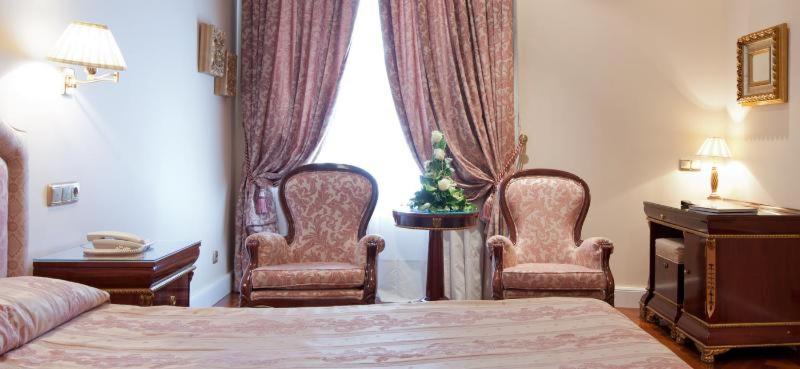 غرفة قياسية, Alameda Palace