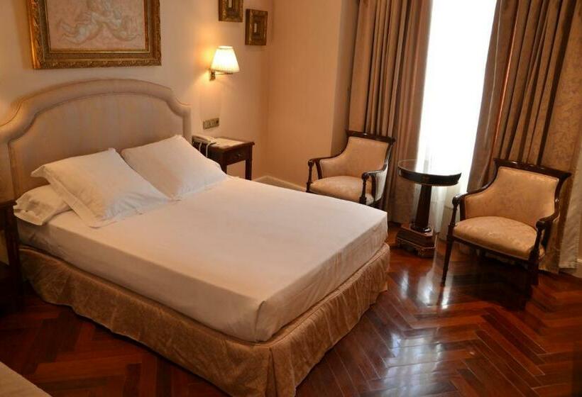 غرفة قياسية, Alameda Palace