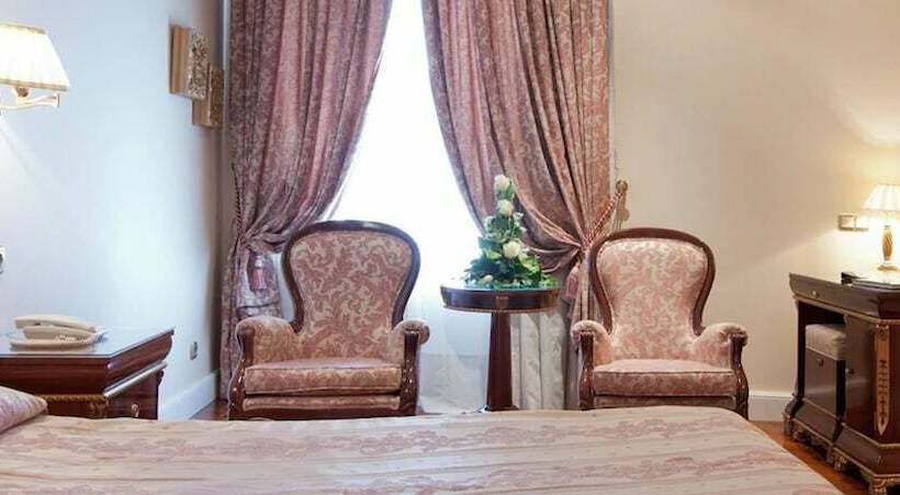 غرفة قياسية, Alameda Palace