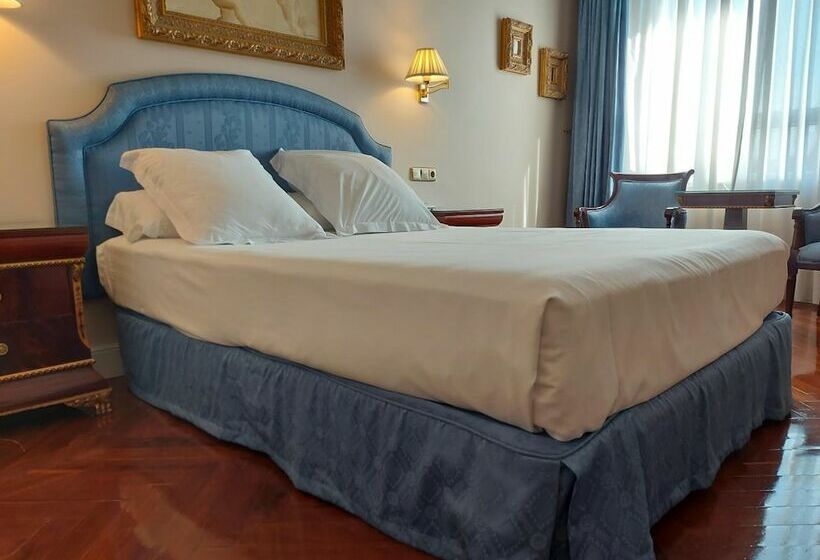 غرفة قياسية, Alameda Palace