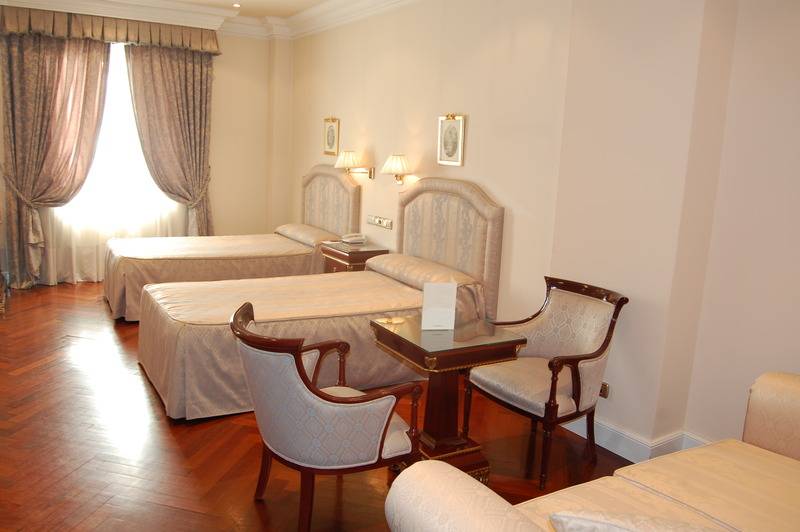 غرفة قياسية, Alameda Palace