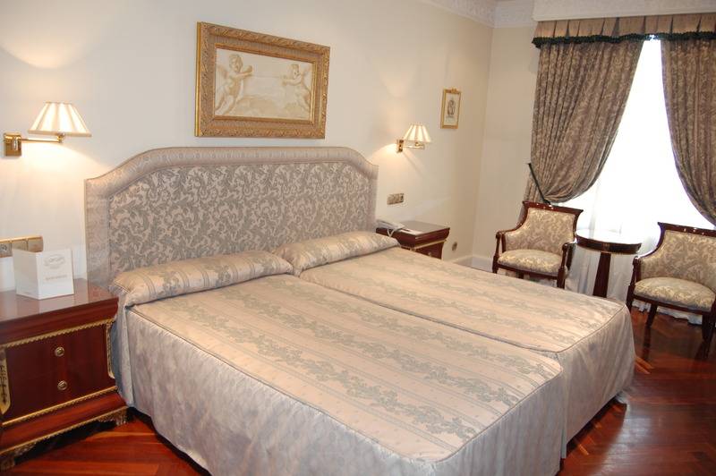 غرفة قياسية, Alameda Palace