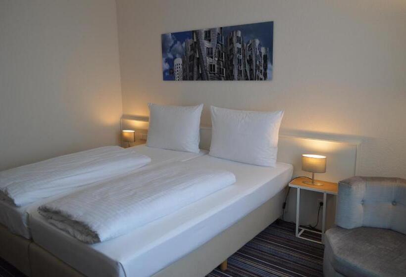 חדר ביזנס, Astra