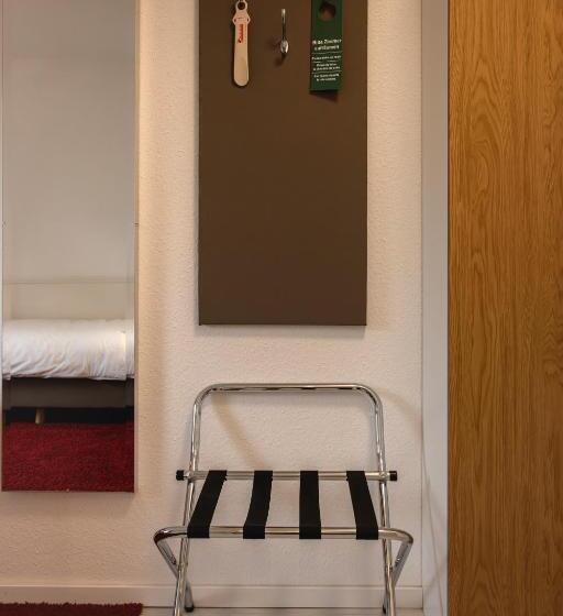 חדר קומפורט יחיד, Astra