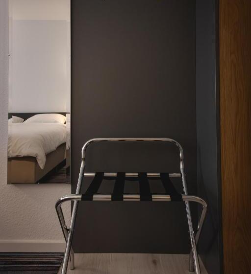 חדר ביזנס, Astra