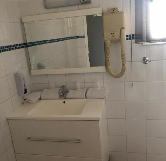 패밀리 룸, Aurelia