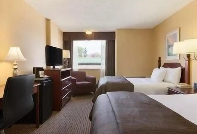 ２ダブルベッドのスタンダードルーム, Days Inn By Wyndham Calgary South