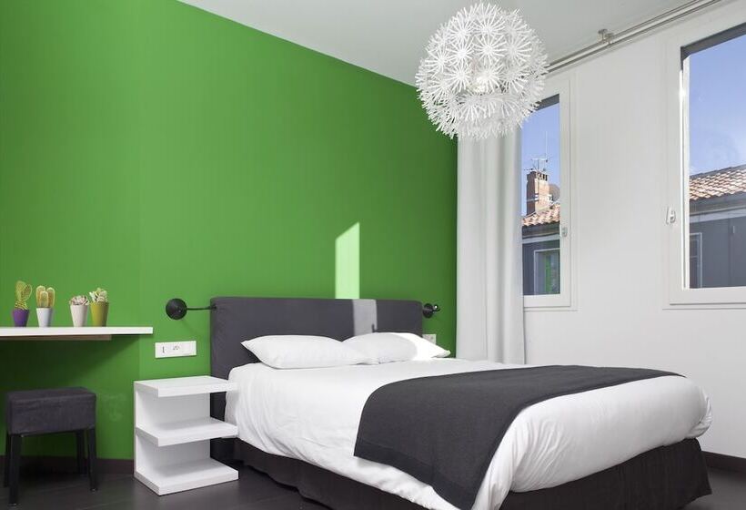 Номер Deluxe, De L Octroi