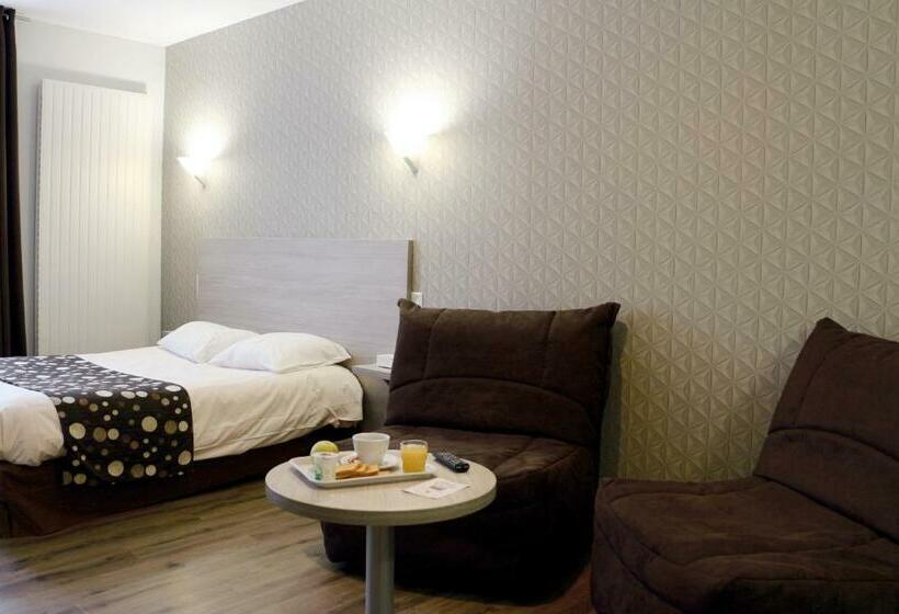 Семейный Номер, Logis  Hotel & Restaurant De La Place