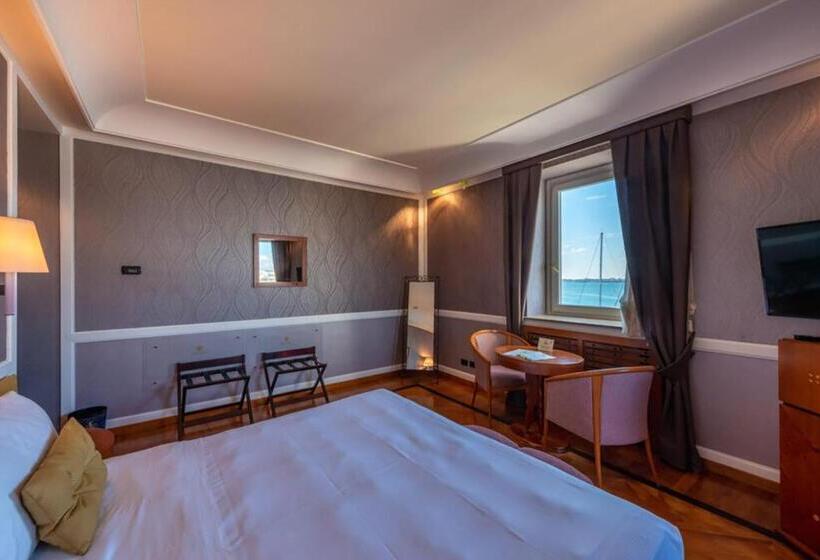 Трехместный Номер Deluxe Вид на Море, Grand Hotel Ortigia