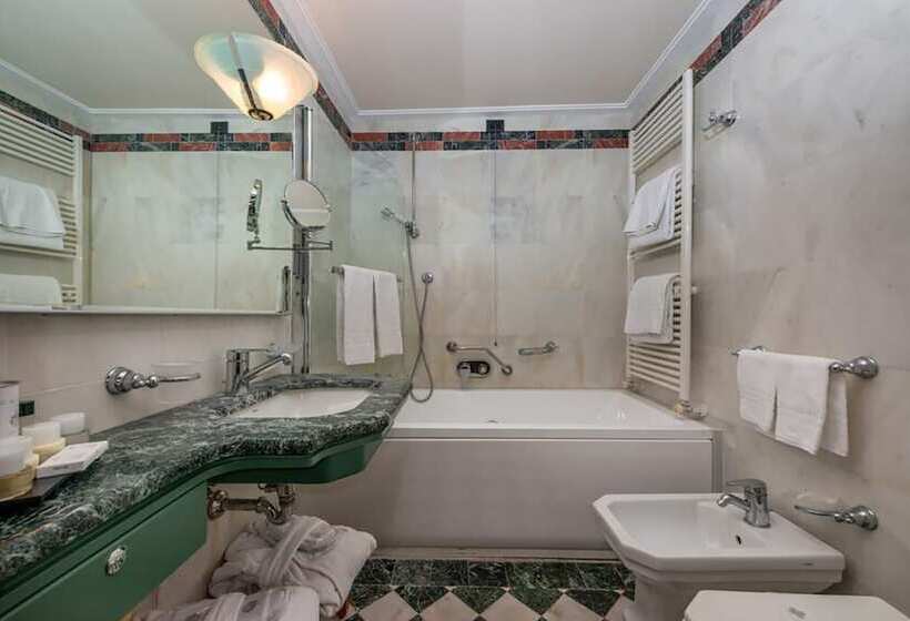 Полулюкс, Grand Hotel Ortigia