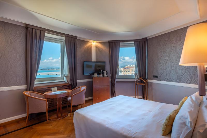 Трехместный Номер Deluxe Вид на Море, Grand Hotel Ortigia
