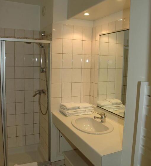 Номер Стандарт Вид на Сад, Hôtel Et Studios D Orfeuil