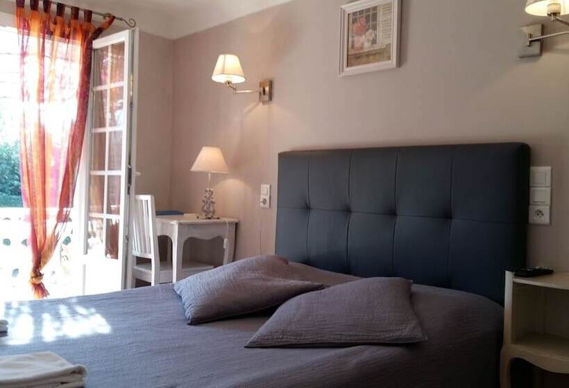 غرفة قياسية ثلاثية, Le Chêne Vert