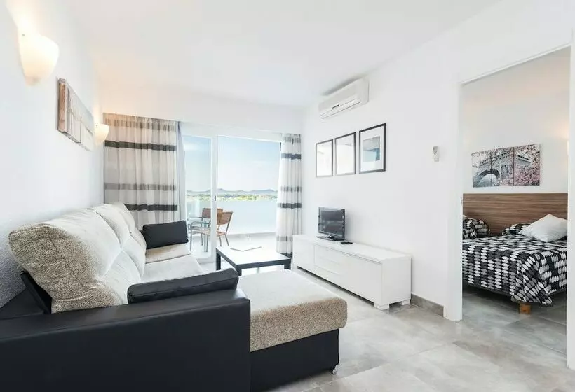 Huoneisto 1 Makuuhuone Allasnäkymä, Apartamentos Siesta I