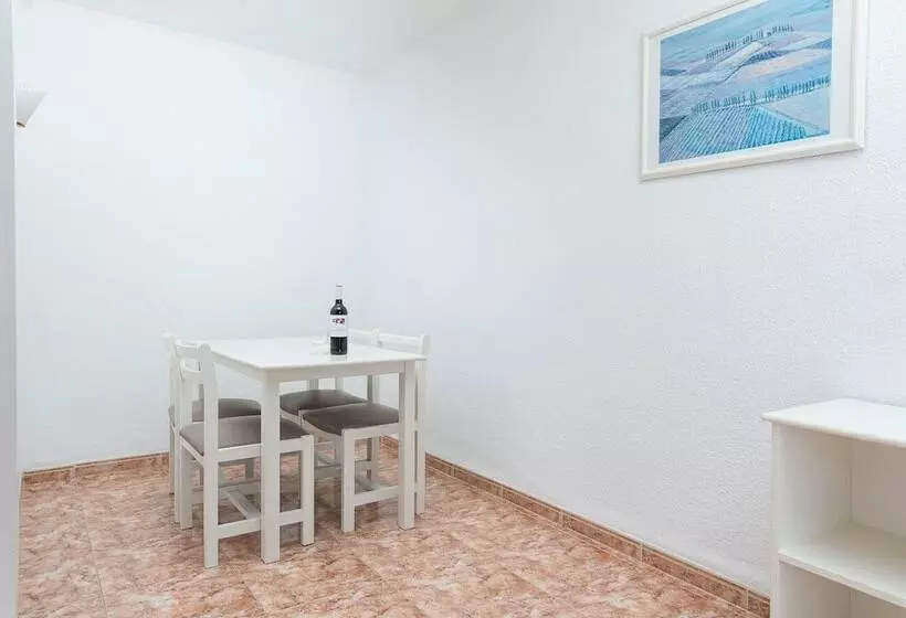 Huoneisto 1 Makuuhuone Allasnäkymä, Apartamentos Siesta I