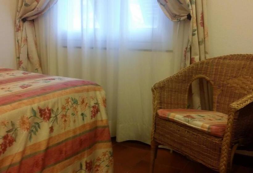 이코노미 싱글 룸, Clelia