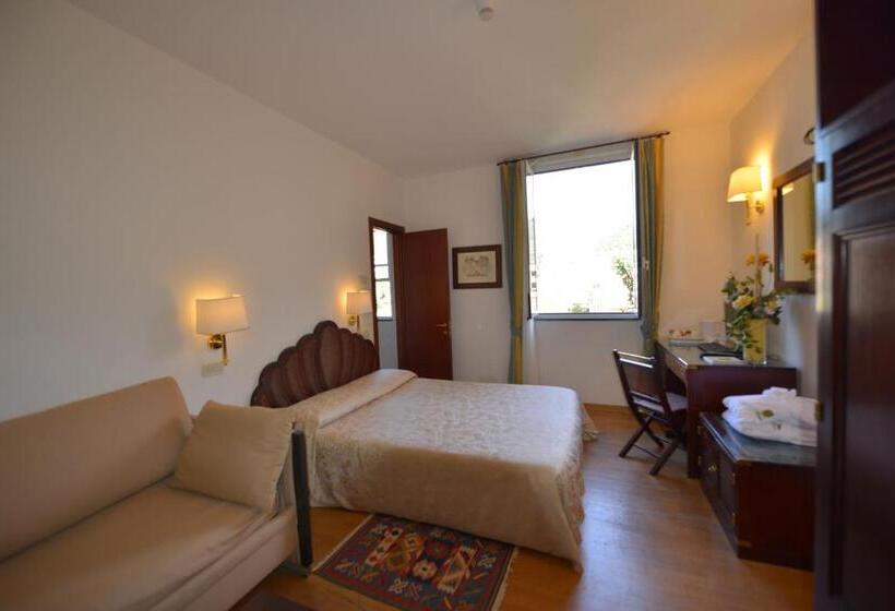 수피리어 트리플 룸, Clelia