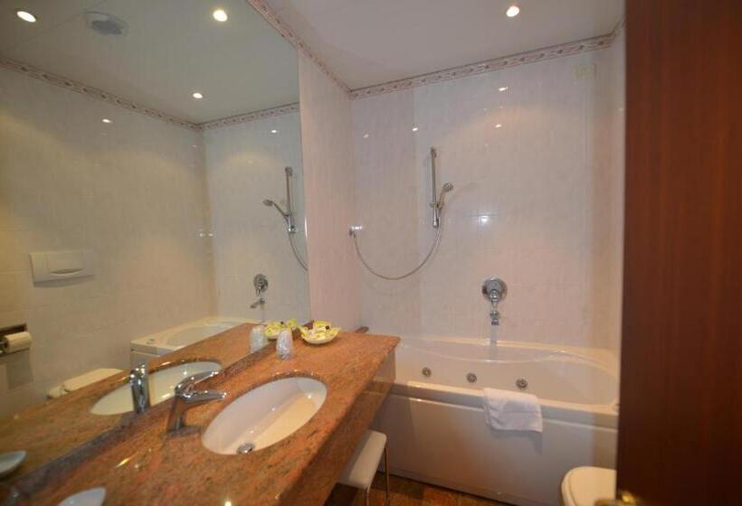 수피리어 트리플 룸, Clelia