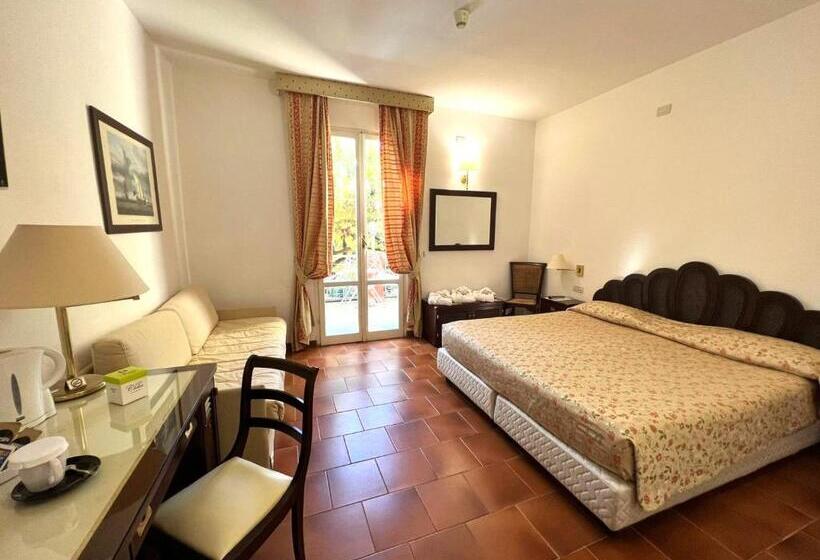 스탠다드 트리플 발코니 룸, Clelia