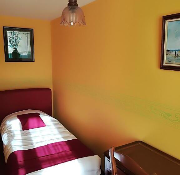 غرفة عائلية, Hostellerie Saint Martin  Logis Hôtel Et Restaurant