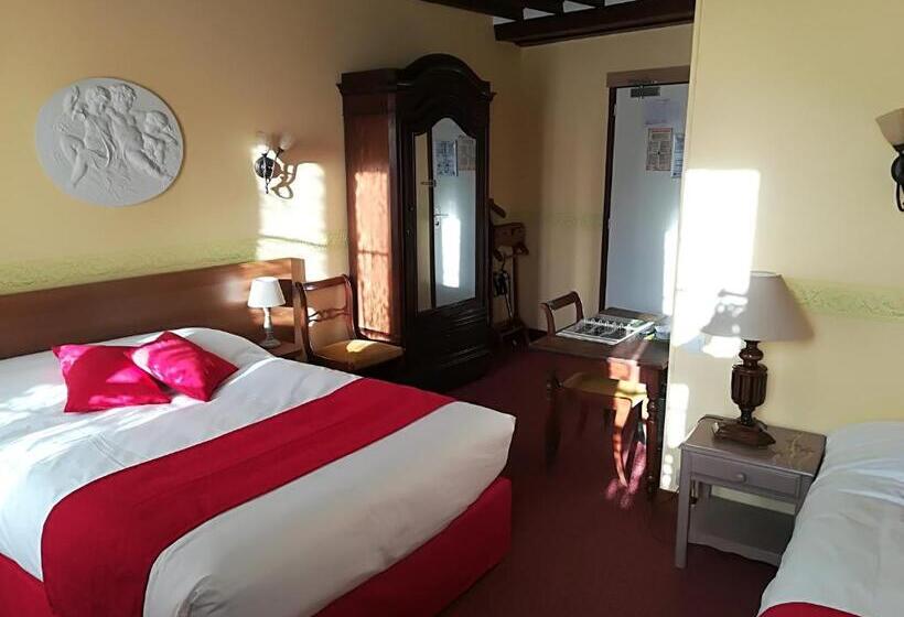 Номер Стандарт Трехместный, Hostellerie Saint Martin  Logis Hôtel Et Restaurant