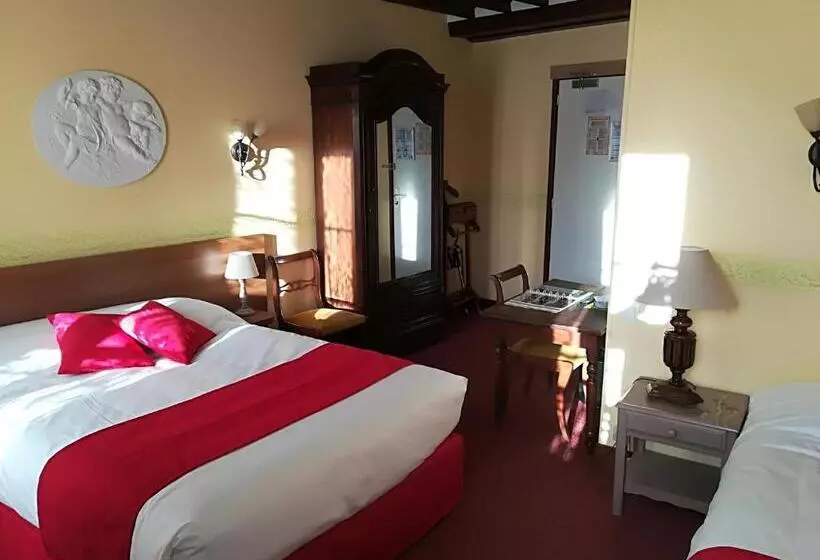 スタンダードトリプルルーム, Hostellerie Saint Martin  Logis Hôtel Et Restaurant