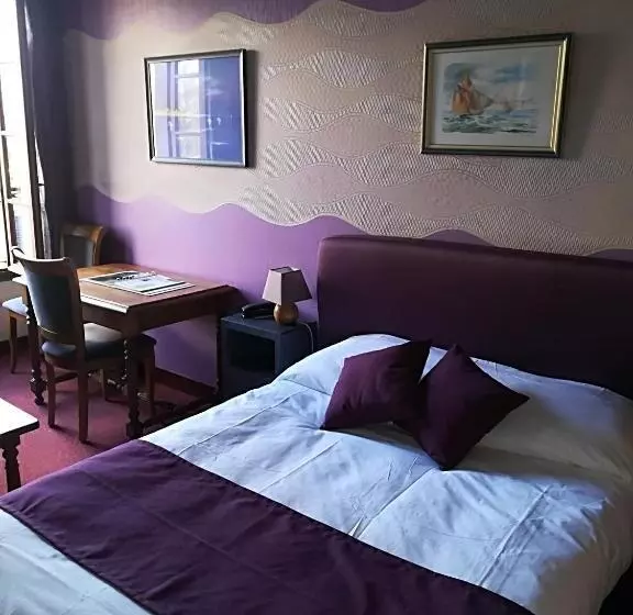スタンダードトリプルルーム, Hostellerie Saint Martin  Logis Hôtel Et Restaurant