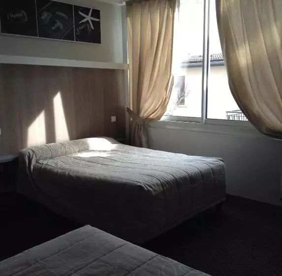スタンダード４人部屋, Hôtel Du Stade