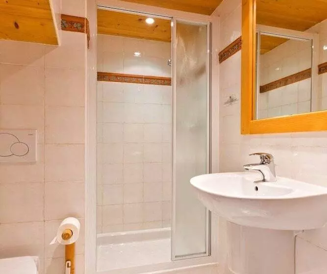 اتاق استاندارد, Logis La Croixsaintmaurice