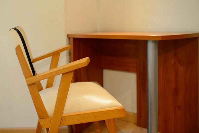 可看到停车场的标准间, Logis La Lentillere Restaurant Cote Parc