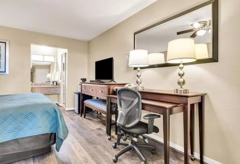 Standard Yhden Hengen Huone, Scottish Fairway Inn