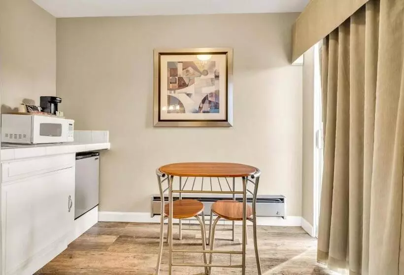 Standard Yhden Hengen Huone Parveke, Scottish Fairway Inn