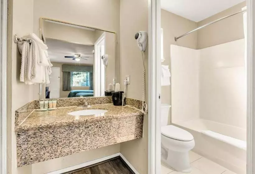 Deluxe Yhden Hengen Huone, Scottish Fairway Inn