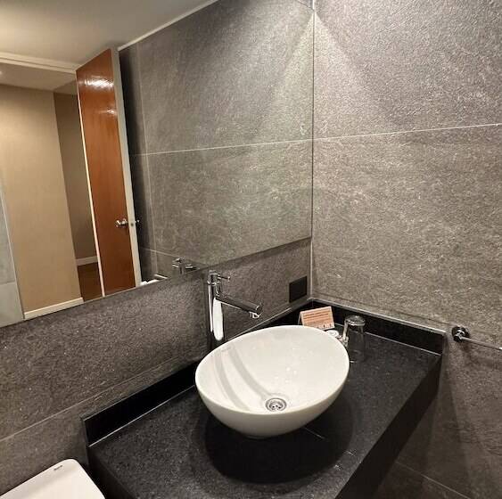 جناح جونيور, Canal Beagle