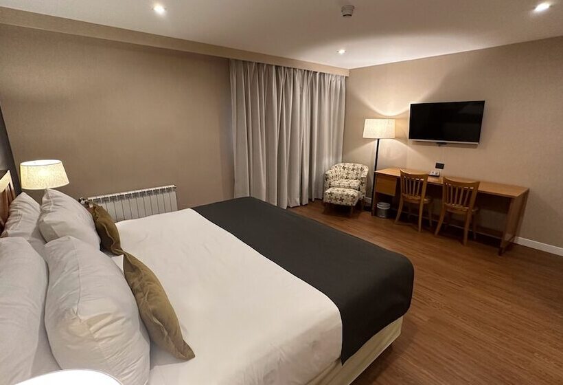 جناح جونيور, Canal Beagle